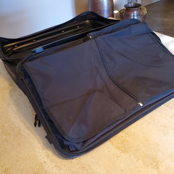 Briefcase Leather Carry On / Garment Bag Carry On luggage - Picture 6 of 16